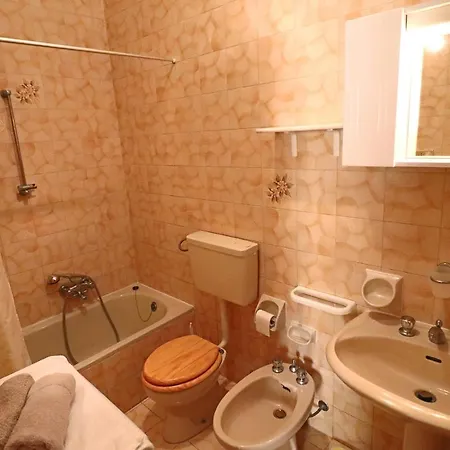 Holiday home On The With Balcony, Wi-fi & Air Conditioning; Parking *