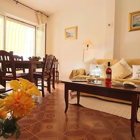 On The With Balcony, Wi-fi & Air Conditioning; Parking Holiday home Otranto