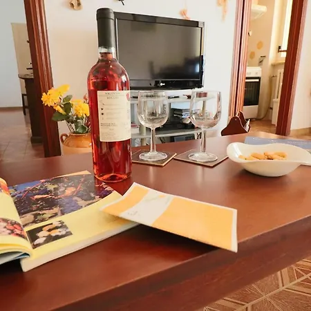 Holiday home On The With Balcony, Wi-fi & Air Conditioning; Parking *